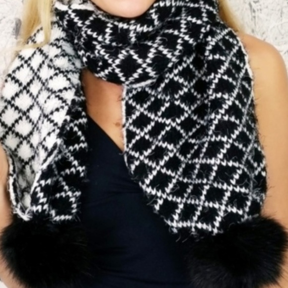 ULTRA SOFT KNIT SCARF - Picture 2 of 3